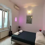 Trevi Room In Center Of Rome