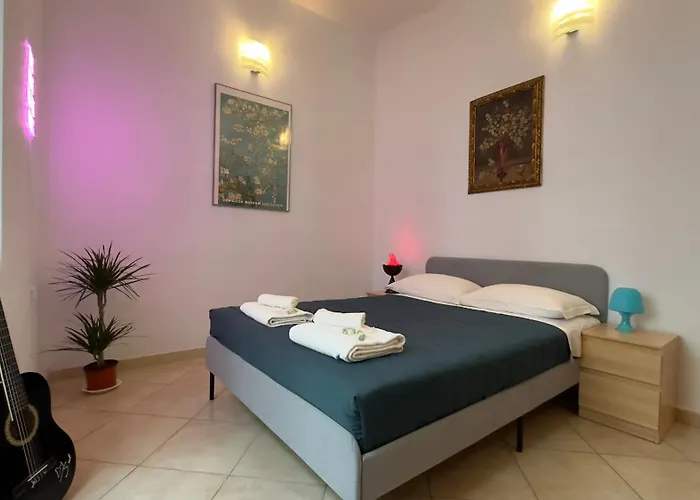 Trevi Room In Center Of Rome
